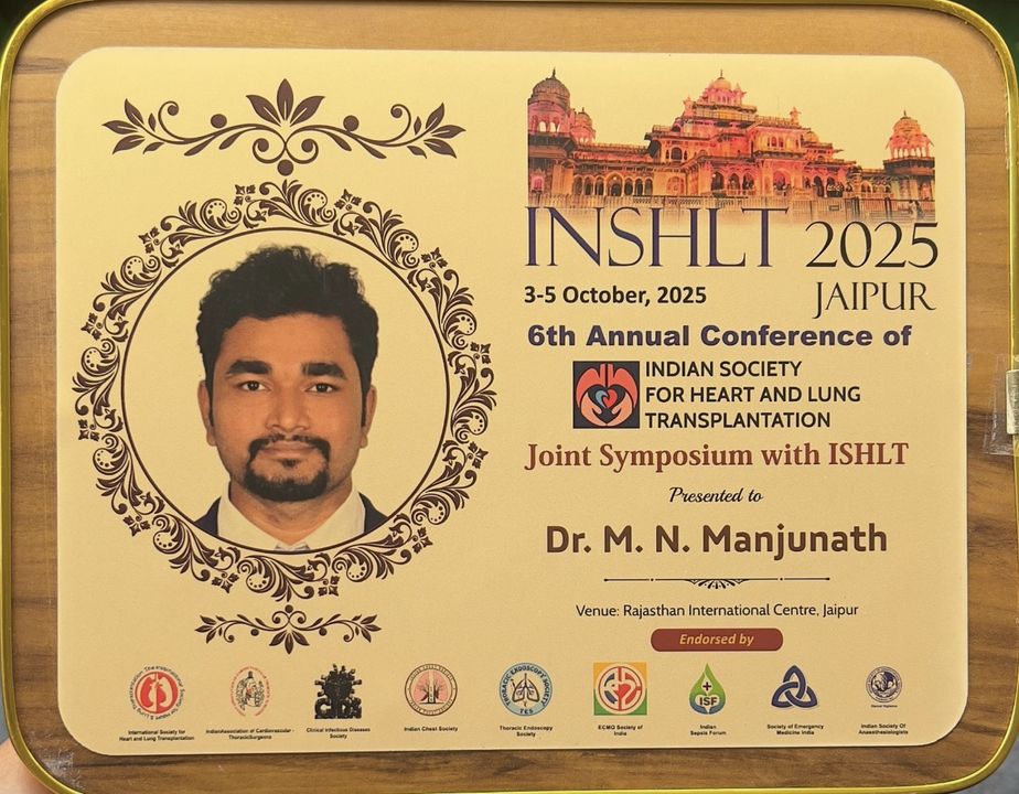 Dr. Manjunath M N receiving INSHLT 2025 faculty recognition plaque